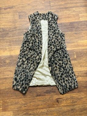 Diva Leopard Print Fuzzy Vest in Black and Tan